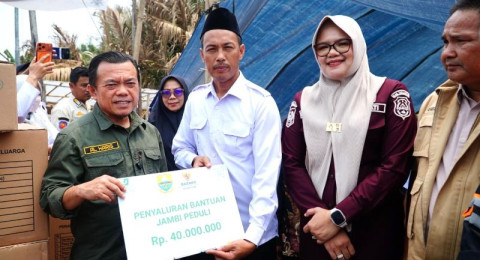 Gubernur Jambi dan Bupati Tanjabtim Sambangi Korban Kebakaran Lagan Tengah